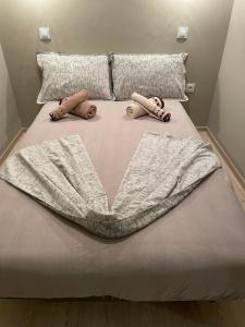 two stuffed animals laying on a bed with a blanket at Studio Vila Roma in Nesebar +41 photos