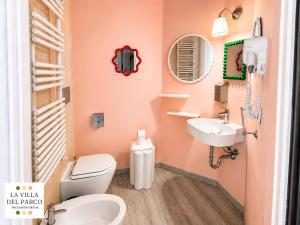 a bathroom with a toilet and a sink at La Villa Del Parco in Monza +23 photos