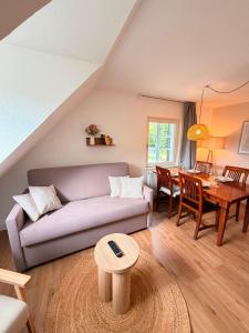 a living room with a couch and a table at HYGGE HOMES - Apartment 'hyggehus' in Lüneburg
