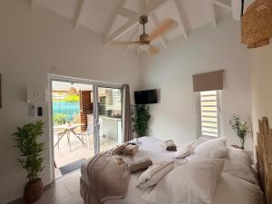 a bedroom with a bed with towels on it at Filao Cottage Bungalow avec Piscine Privée Proche plages in Sainte-Rose +138 photos