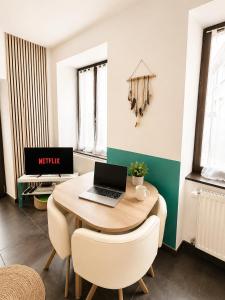 an office with a wooden table with a laptop on it at Gîte Lorelei Obernai Centre Ville 2 à 4 personnes in Obernai