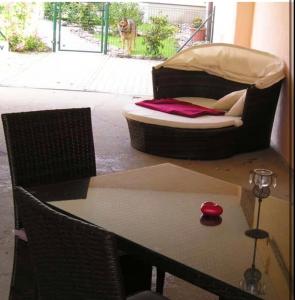 a table with a bed and a dog in the background at Lüsser Landsitz in Bad Belzig