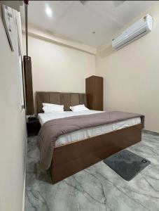 a bedroom with a large bed in a room at aadi shakti palace in Faizābād