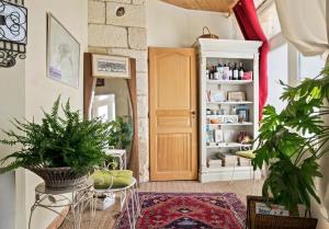 a room with a door and a table with plants at B&B Le Miroir aux Fées Bordeaux in Bordeaux +22 photos