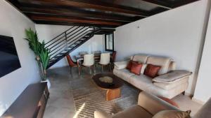 a living room with a couch and a table at Prestigieux appartement in Hammam Sousse