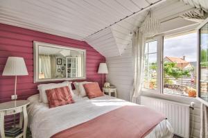 Ліжко або ліжка в номері Balcon sur Arromanches