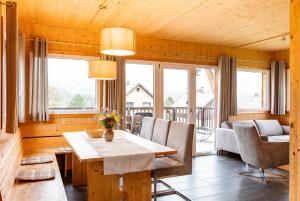 a dining room with a table and chairs at Almdorf Hohentauern by ALPS RESORTS in Hohentauern