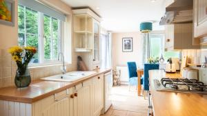 a kitchen with a sink and a counter top at Lemon Tree Cottage in Broadway