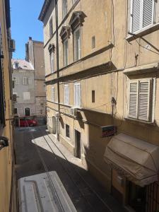 an alley with a building and a building with a window at Sir John's Apartments in Rijeka