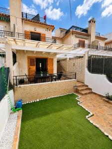 a large house with a yard of green grass at Villa Belén . in El Moncayo