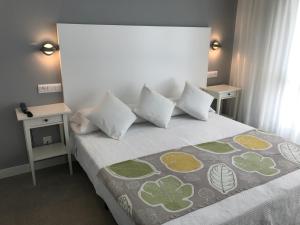 En eller flere senge i et værelse på Hotel Varadoiro