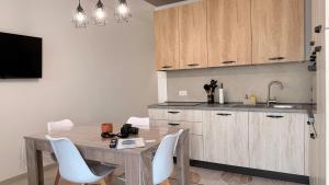 a kitchen with a table and chairs and a sink at Soffio del Mar in Pila