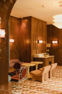 a room with wooden walls and tables and chairs at Wilde Porto, Clerigos in Porto