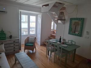 a dining room with a table and chairs in a room at FONTE NOVA Setubal in Setúbal +7 photos
