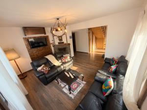 an overhead view of a living room with a leather couch at Wild Rose in Borşa