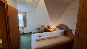 a bedroom with a bed and a desk and a window at Hotel Gasthof Jägerhaus in Sankt Peter +77 photos