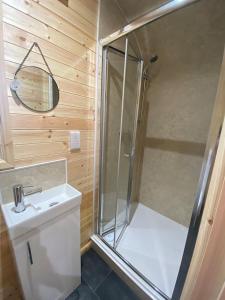 a bathroom with a shower and a sink at Kestrel Cabin Quiet Woodland Cabin & Nature in Eyam +31 photos