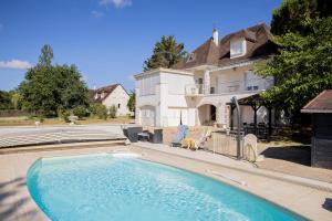 a large swimming pool in front of a house at Clos Sainte Anne avec piscine in Cour-Cheverny
