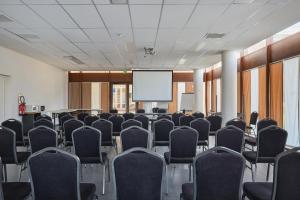 a conference room with chairs and a projection screen at Résidence Odalys Terra Gaia in Sète +51 photos