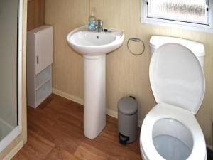 a bathroom with a toilet and a sink at Beech Walk 45 - Ukc9406 in Exmouth