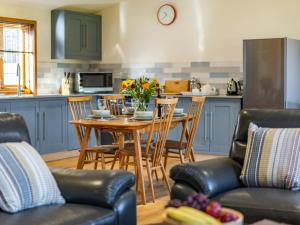 a kitchen with a table and chairs in a kitchen at Snowdrop Lodge -Uk32959 in Molash
