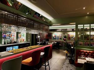 a restaurant with a bar with red chairs at Best Western New Kent Hotel in Newcastle upon Tyne