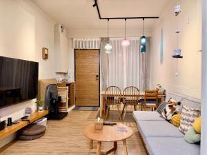 a living room with a couch and a table at Eiko的樓仔厝-台南包棟民宿 in Ching-chung-san-ts'un +35 photos