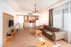 a living room with a couch and a kitchen at Riversea Suite & Hotel in Lara