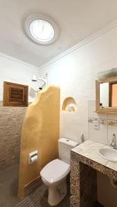 a bathroom with a toilet and a sink at Villa Medina Oasis in Jericoacoara