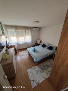 an aerial view of a living room with a bed at Teslić Apartman NiA in Teslić +12 photos