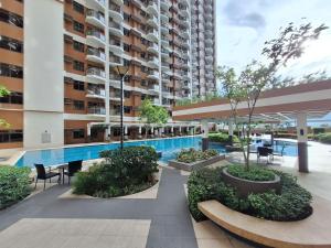 a swimming pool in a building with a building at Roomy 1BR Balcony-40sqm-4px-PET-Parking-MOA,PICC,WTC,CCP in Manila