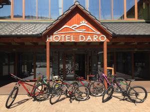 Radfahren an der Unterkunft Hotel DARO oder in der Nähe