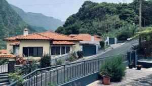 a house on a hill with a fence at Casa Azul in São Vicente