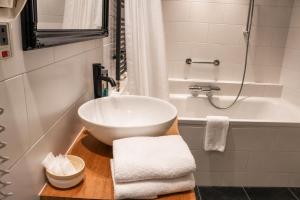a bathroom with a bowl sink and a bath tub at de Campveerse Toren in Veere +18 photos