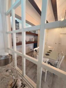 a room with a table and chairs in a room at Villa Wilecris in Punta Umbría