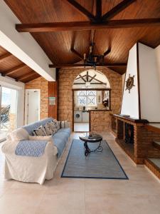 a living room with a couch and a fireplace at Villa Wilecris in Punta Umbría