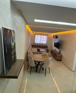 a living room with a table and chairs and a couch at Appartement Moderne de Standing près de route de casa in Marrakesh
