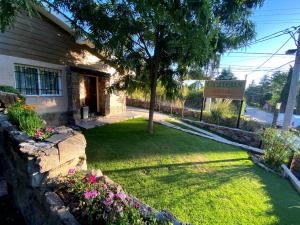 a sign in front of a building with a yard at Grateus Apart in Villa General Belgrano +6 photos