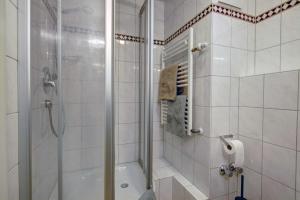 Ett badrum på Landhaus Ela