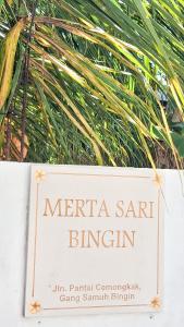 a sign for a merida san bernardino biryaniarmaarma at Rumah Merta Sari in Bingin Beach