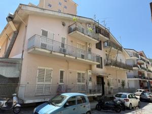a building with cars parked in front of it at Dimora del mare in Agropoli