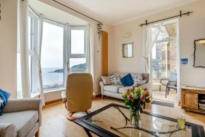 a living room with a view of the ocean at 2 Bed in Mumbles oc-hh141 in Newton