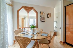 a dining room with a wooden table and chairs at 2 Bed in Mumbles oc-hh141 in Newton
