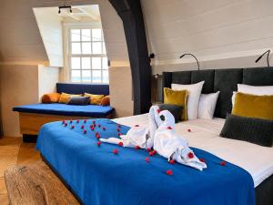 a bedroom with two swans decorations on a bed at de Campveerse Toren in Veere