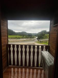 a window in a house with a view of a road at Hotel Pirâmides Sagradas in Grão Pará