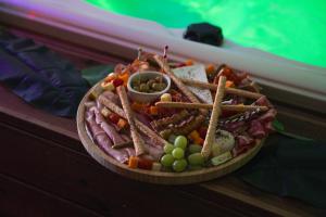 a plate of food with meat and vegetables on a table at Suite Tentation avec Jacuzzi in Châteauneuf-lès-Martigues