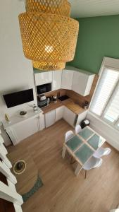 an overhead view of a living room with a table and chairs at Casa Verde in Berck-sur-Mer
