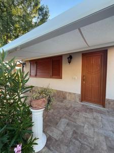 a front door of a house with a porch at VillaCycas in Casal Taulero