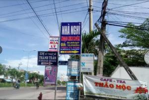 a group of signs on the side of a street at Nhà Nghỉ Motel NGỌC KIM NGÂN in Quy Nhon +11 photos