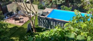 an overhead view of a swimming pool in a yard at Sky 2 Petrovac in Babalonija